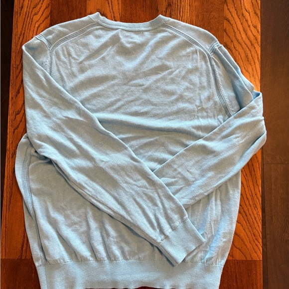Banana Republic Men's Light Blue V-Neck Sweater - Picture 4 of 4